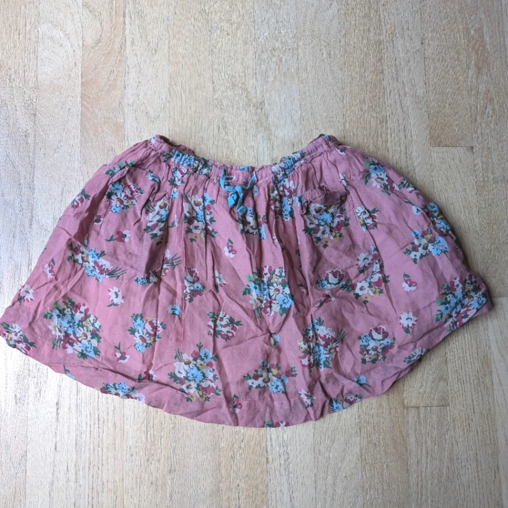 Mini Boden floral print skirt size 5-6